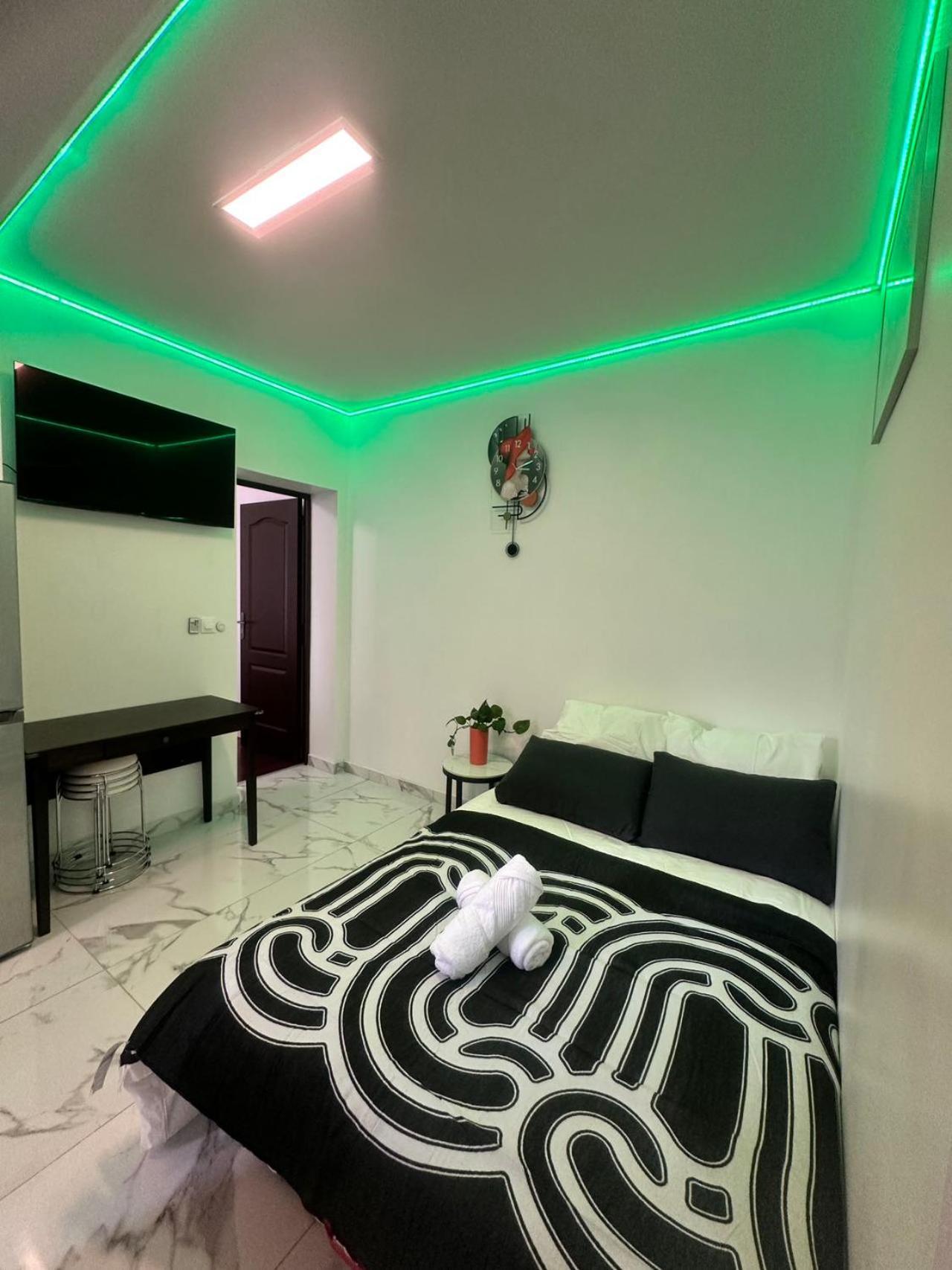 Superbe Appartement Renove Au Coeur De La Capitale Париж Экстерьер фото